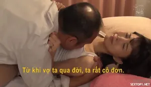 Chị gái quan hệ với em trai tại nhà, cho em trai xem mặt và dạy em cách quan hệ tình dục, hôn miệng nhỏ của em và sờ vào âm hộ của em, liếm vú em và thổi kèn cho con cặc lớn của em