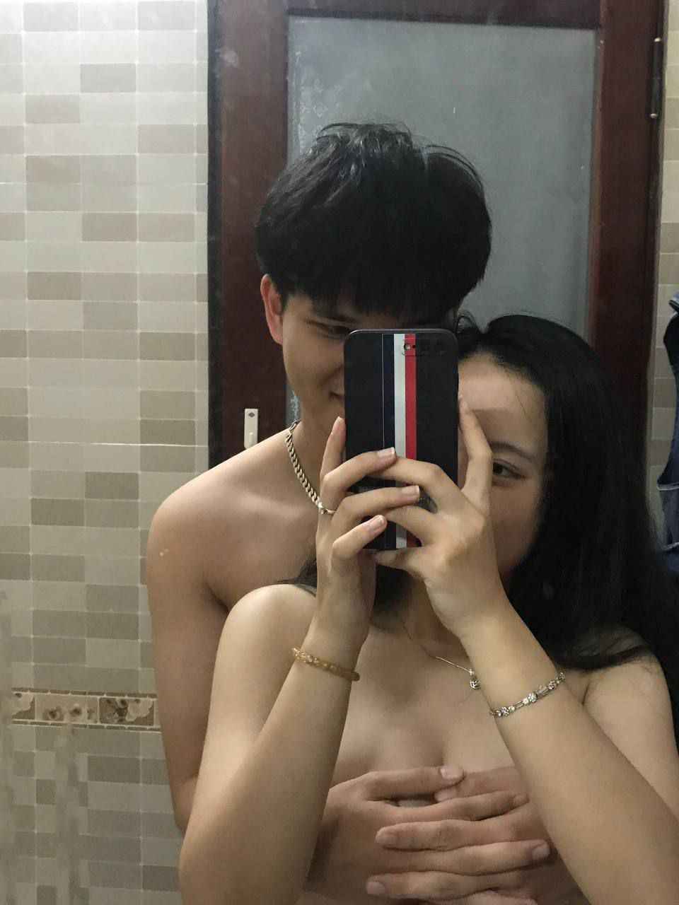 Chồng yêu thường đi làm ăn, Người vợ ở nhà cô đơn trót yêu anh đồng nghiệp đã có gđ